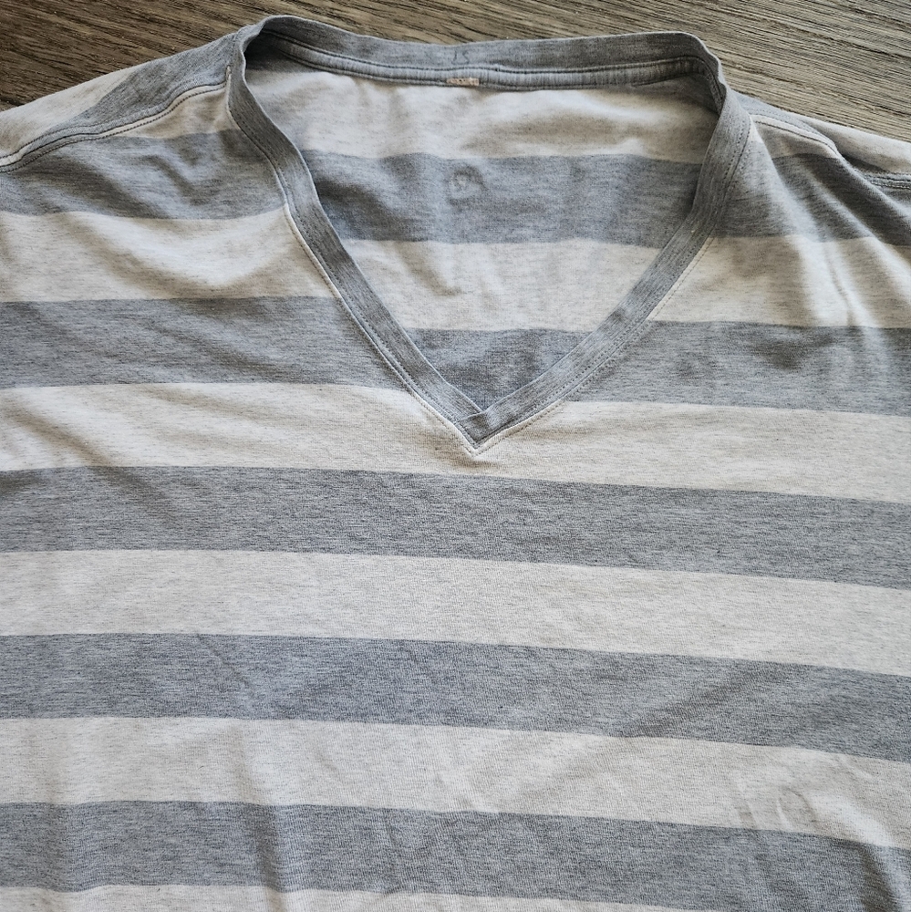 Lululemon Shirt Large Short Sleeve V-Neck Striped Relaxed Fit Athleisure - Picture 2 of 7
